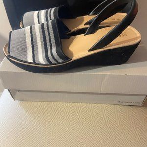 Women's Kenneth Cole Reaction Fine Glass Peep Toe shoes size 9